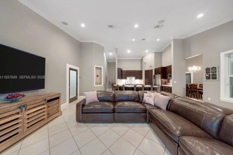 Villa ou maison à vendre à Miami, Floride: 4 chambres, 223.89 m2 № 1995702 - photo 6