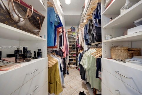 Villa ou maison à vendre à Miami, Floride: 4 chambres, 223.89 m2 № 1995702 - photo 14