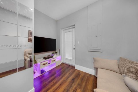 Villa ou maison à vendre à Miami, Floride: 4 chambres, 223.89 m2 № 1995702 - photo 30