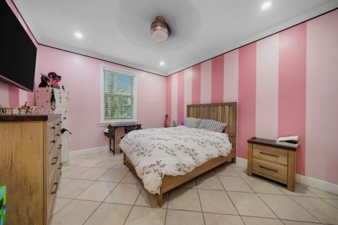 Villa ou maison à vendre à Miami, Floride: 4 chambres, 223.89 m2 № 1995702 - photo 17