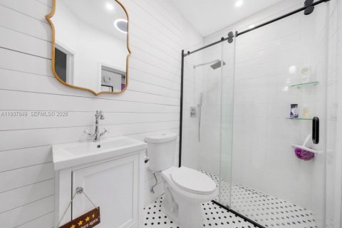 Villa ou maison à vendre à Miami, Floride: 4 chambres, 223.89 m2 № 1995702 - photo 18