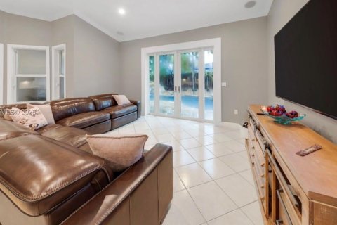 Villa ou maison à vendre à Miami, Floride: 4 chambres, 223.89 m2 № 1995702 - photo 10