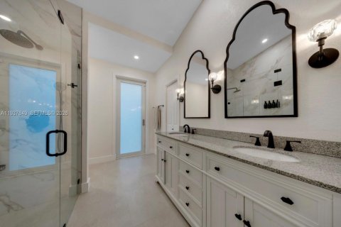 Villa ou maison à vendre à Miami, Floride: 4 chambres, 223.89 m2 № 1995702 - photo 15