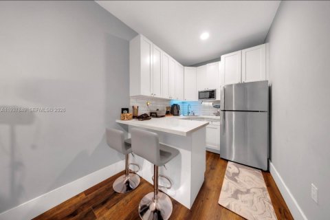 Villa ou maison à vendre à Miami, Floride: 4 chambres, 223.89 m2 № 1995702 - photo 26