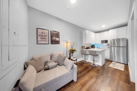 Villa ou maison à vendre à Miami, Floride: 4 chambres, 223.89 m2 № 1995702 - photo 28