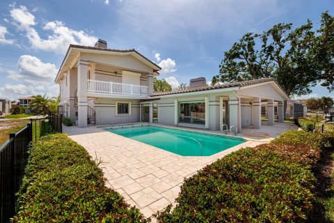 House in Saint Petersburg, Florida 5 bedrooms, 403.57 sq.m. № 1619276 - photo 3