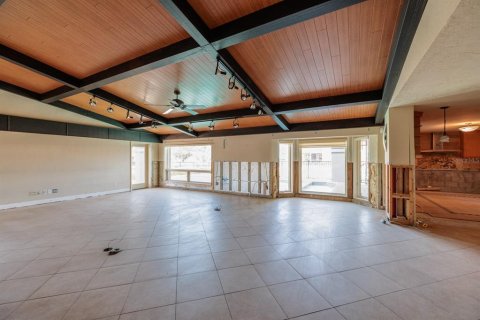 House in Saint Petersburg, Florida 5 bedrooms, 403.57 sq.m. № 1619276 - photo 23
