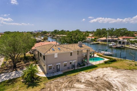 House in Saint Petersburg, Florida 5 bedrooms, 403.57 sq.m. № 1619276 - photo 6