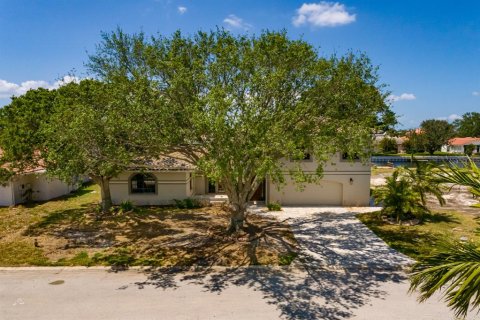 House in Saint Petersburg, Florida 5 bedrooms, 403.57 sq.m. № 1619276 - photo 13
