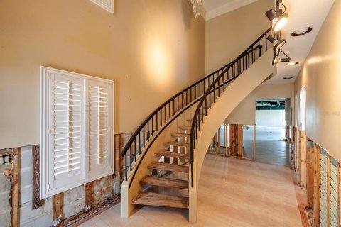 House in Saint Petersburg, Florida 5 bedrooms, 403.57 sq.m. № 1619276 - photo 21