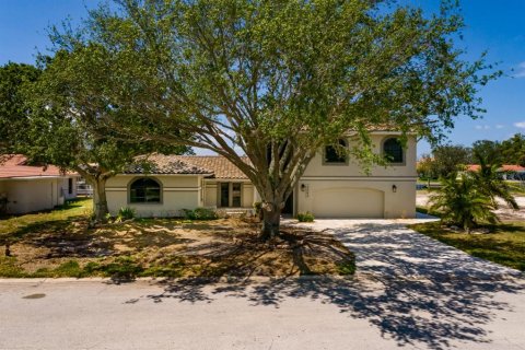 House in Saint Petersburg, Florida 5 bedrooms, 403.57 sq.m. № 1619276 - photo 15