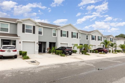 Townhouse in Wimauma, Florida 3 bedrooms, 157.47 sq.m. № 1773750 - photo 2