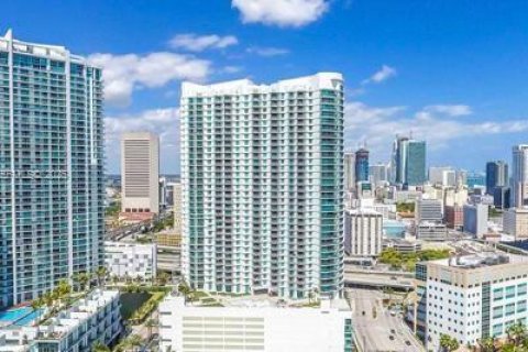Condominio en alquiler en Miami, Florida, 2 dormitorios, 86.86 m2 № 1988158 - foto 1