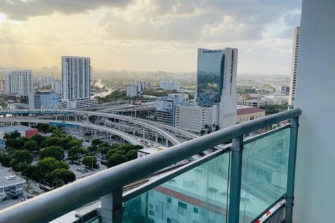 Condominio en alquiler en Miami, Florida, 2 dormitorios, 86.86 m2 № 1988158 - foto 16