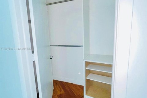 Condominio en alquiler en Miami, Florida, 2 dormitorios, 86.86 m2 № 1988158 - foto 13