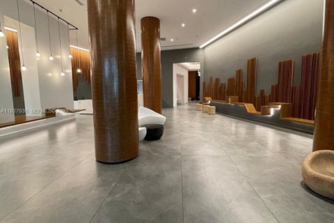 Condominio en alquiler en Miami, Florida, 2 dormitorios, 86.86 m2 № 1988158 - foto 2