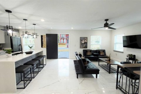 House in SOUTHERN PINES in Orlando, Florida 4 bedrooms, 201.6 sq.m. № 2402723 - photo 7