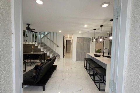 House in SOUTHERN PINES in Orlando, Florida 4 bedrooms, 201.6 sq.m. № 2402723 - photo 2