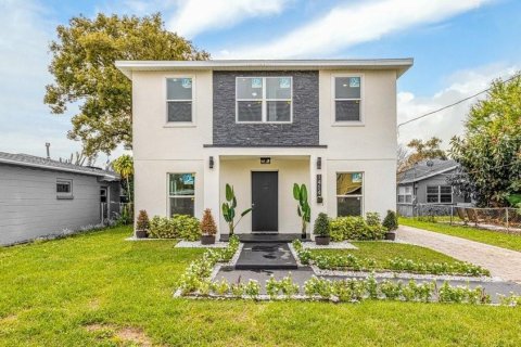 House in SOUTHERN PINES in Orlando, Florida 4 bedrooms, 201.6 sq.m. № 2402723