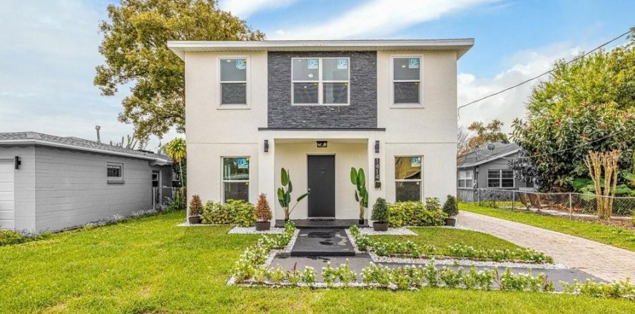 House in SOUTHERN PINES in Orlando, Florida 4 bedrooms, 201.6 sq.m. № 2402723