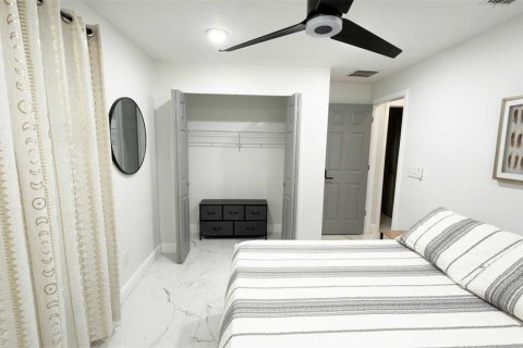 House in SOUTHERN PINES in Orlando, Florida 4 bedrooms, 201.6 sq.m. № 2402723 - photo 24