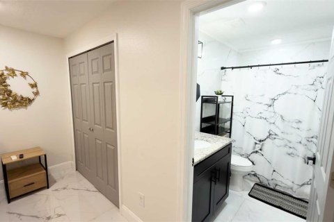House in SOUTHERN PINES in Orlando, Florida 4 bedrooms, 201.6 sq.m. № 2402723 - photo 20