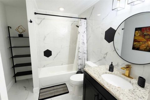 House in SOUTHERN PINES in Orlando, Florida 4 bedrooms, 201.6 sq.m. № 2402723 - photo 25