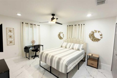 House in SOUTHERN PINES in Orlando, Florida 4 bedrooms, 201.6 sq.m. № 2402723 - photo 18