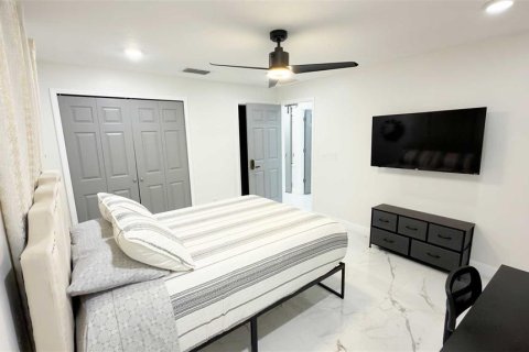 House in SOUTHERN PINES in Orlando, Florida 4 bedrooms, 201.6 sq.m. № 2402723 - photo 19