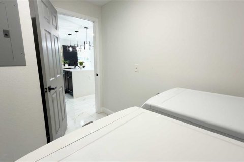House in SOUTHERN PINES in Orlando, Florida 4 bedrooms, 201.6 sq.m. № 2402723 - photo 14