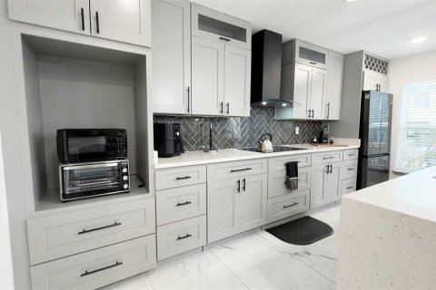 House in SOUTHERN PINES in Orlando, Florida 4 bedrooms, 201.6 sq.m. № 2402723 - photo 12