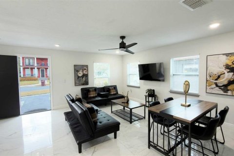 House in SOUTHERN PINES in Orlando, Florida 4 bedrooms, 201.6 sq.m. № 2402723 - photo 6