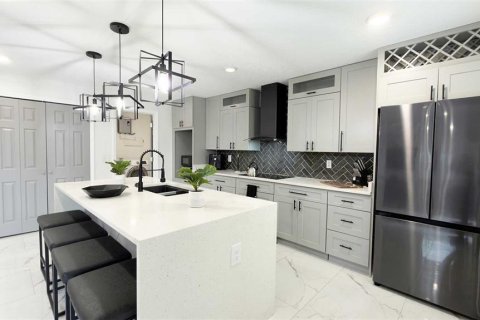 House in SOUTHERN PINES in Orlando, Florida 4 bedrooms, 201.6 sq.m. № 2402723 - photo 11