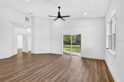 House in Dade City, Florida 4 bedrooms, 196.21 sq.m. № 2430714 - photo 24