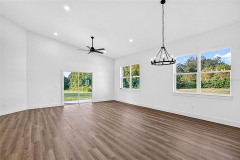 House in Dade City, Florida 4 bedrooms, 196.21 sq.m. № 2430714 - photo 17