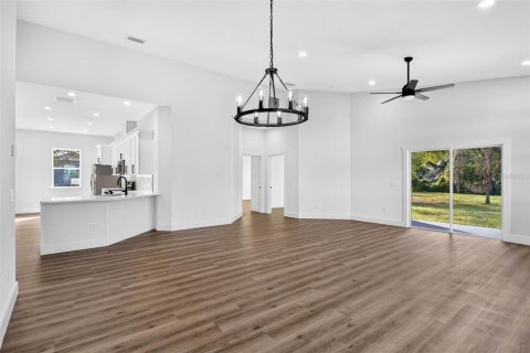 House in Dade City, Florida 4 bedrooms, 196.21 sq.m. № 2430714 - photo 19