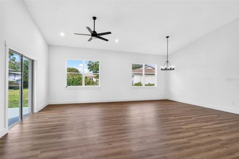 House in Dade City, Florida 4 bedrooms, 196.21 sq.m. № 2430714 - photo 27