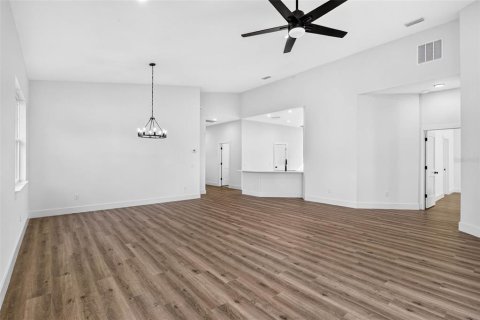 House in Dade City, Florida 4 bedrooms, 196.21 sq.m. № 2430714 - photo 25
