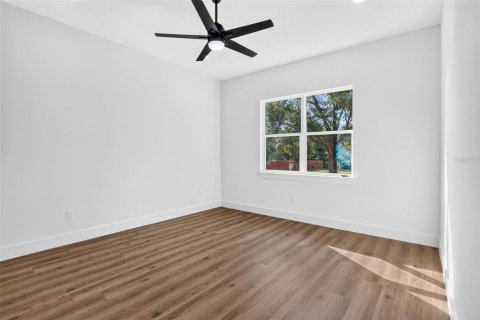 House in Dade City, Florida 4 bedrooms, 196.21 sq.m. № 2430714 - photo 29