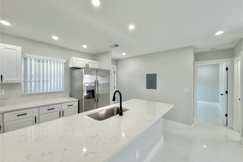 Villa ou maison à vendre à Miami, Floride: 2 chambres, 91.97 m2 № 1925238 - photo 4