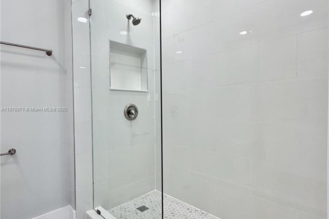 Villa ou maison à vendre à Miami, Floride: 2 chambres, 91.97 m2 № 1925238 - photo 15
