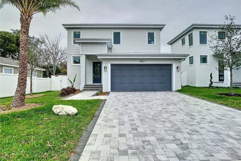 House in Sarasota, Florida 4 bedrooms, 198.9 sq.m. № 2234232 - photo 2