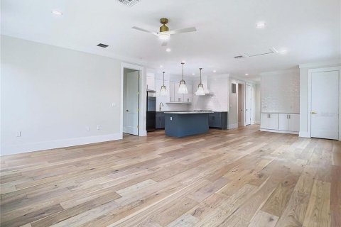 House in Sarasota, Florida 4 bedrooms, 198.9 sq.m. № 2234232 - photo 28