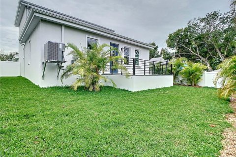 House in Sarasota, Florida 4 bedrooms, 198.9 sq.m. № 2234232 - photo 6