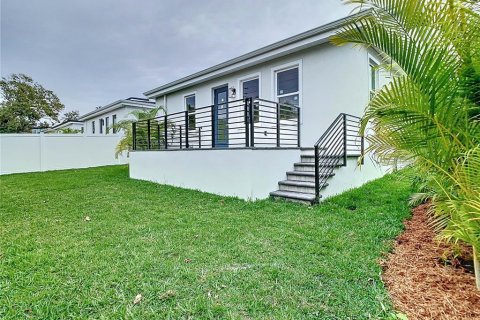 House in Sarasota, Florida 4 bedrooms, 198.9 sq.m. № 2234232 - photo 7