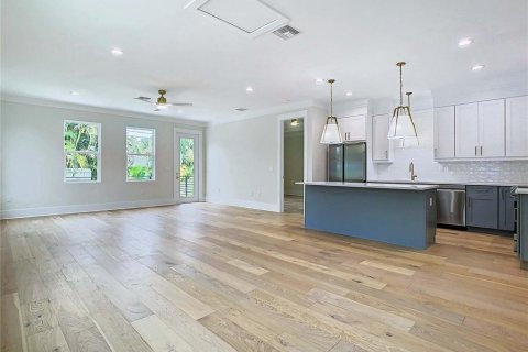 House in Sarasota, Florida 4 bedrooms, 198.9 sq.m. № 2234232 - photo 14