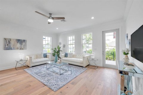 House in Sarasota, Florida 4 bedrooms, 198.9 sq.m. № 2234232 - photo 16