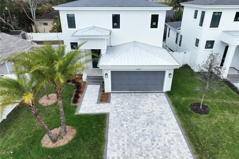 House in Sarasota, Florida 4 bedrooms, 198.9 sq.m. № 2234232 - photo 3