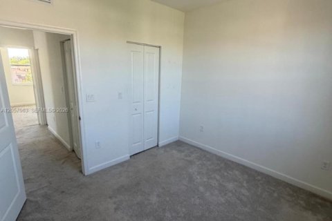Touwnhouse à louer à Miami, Floride: 3 chambres, 127.55 m2 № 2269677 - photo 12