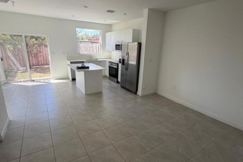 Touwnhouse à louer à Miami, Floride: 3 chambres, 127.55 m2 № 2269677 - photo 2
